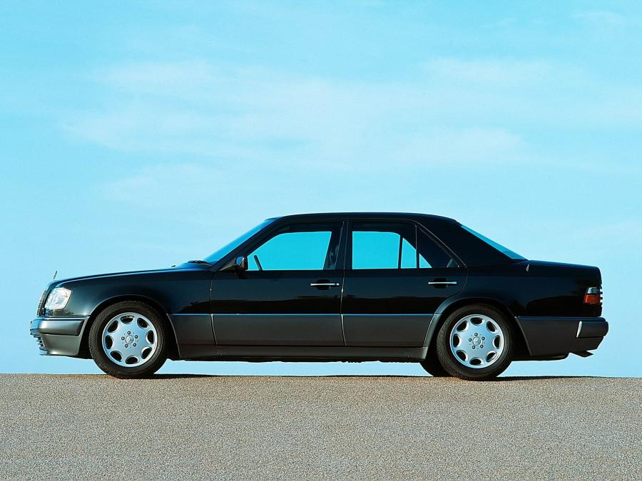 Mercedes-Benz E500 1993 года  (фото 4 из 7)